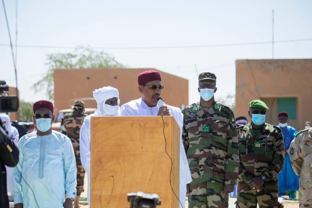 Insécurité à Tillia (Tahoua): ‘’Vous avez été une digue et vous continuez à l'être, nous avons comme objectif de repousser l'ennemi’’ (Mohamed Bazoum devant les FDS) Insécurité à Tillia (Tahoua): ‘’Vous avez été une digue et vous continuez à l'être, nous avons comme objectif de repousser l'ennemi’’ (Mohamed Bazoum devant les FDS)