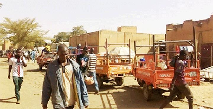 Les tricycles motorisés pour le transport des marchandises : Une opportunité d’emploi pour les jeunes et une préoccupation de sécurité routière dans la capitale Les tricycles motorisés pour le transport des marchandises : Une opportunité d’emploi pour les jeunes et une préoccupation de sécurité routière dans la capitale