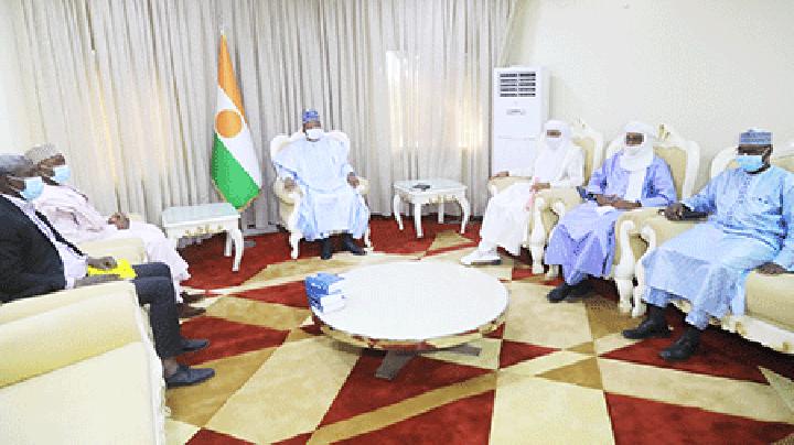 Rencontre entre le Premier ministre et le secrétaire permanent de l’OHADA : Le Niger présidera bientôt la conférence des Chefs d’Etat et le Conseil des ministres de l’institution Rencontre entre le Premier ministre et le secrétaire permanent de l’OHADA : Le Niger présidera bientôt la conférence des Chefs d’Etat et le Conseil des ministres de l’institution