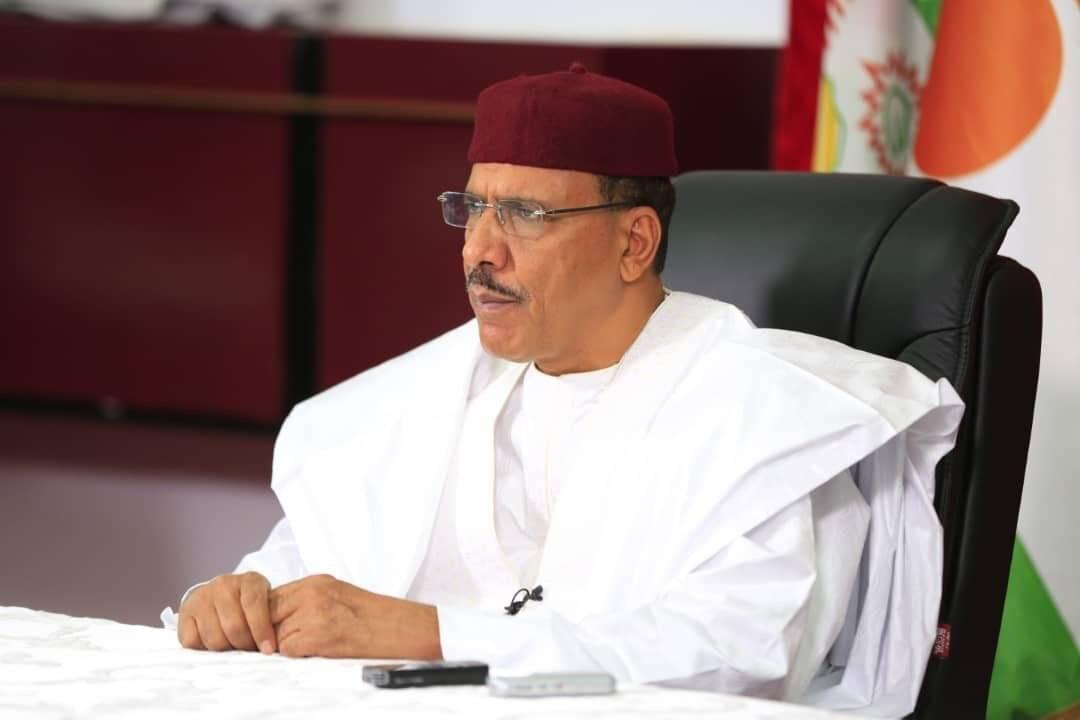 Le président du Niger Mohamed Bazoum ne veut plus dormir au Palais présidentiel après le putsch au Burkina-Faso Le président du Niger Mohamed Bazoum ne veut plus dormir au Palais présidentiel après le putsch au Burkina-Faso