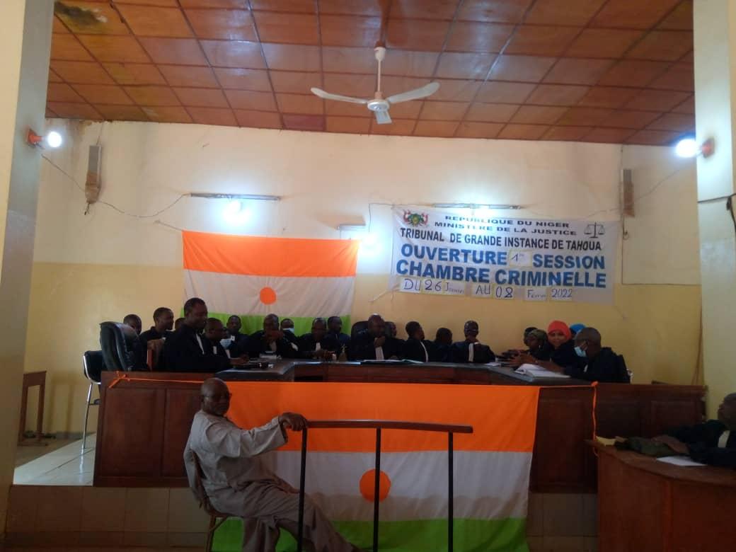 24 dossiers de 46 accusés et prévenus dont 37 en détention à l’ordre du jour de la 1ère session de la chambre criminelle du tribunal de grande instance de Tahoua 24 dossiers de 46 accusés et prévenus dont 37 en détention à l’ordre du jour de la 1ère session de la chambre criminelle du tribunal de grande instance de Tahoua