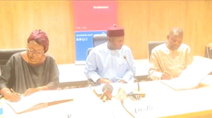 Opérations bancaires : Ecobank et le SNAF signent une convention de partenariat en faveur des agents des finances Opérations bancaires : Ecobank et le SNAF signent une convention de partenariat en faveur des agents des finances