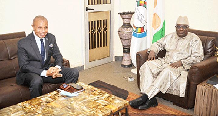 Au Cabinet du Médiateur de la République : Me Ali Sirfi Maiga reçoit le Représentant du Haut-commissaire des Nations Unies aux Droits de l’Homme au Niger Au Cabinet du Médiateur de la République : Me Ali Sirfi Maiga reçoit le Représentant du Haut-commissaire des Nations Unies aux Droits de l’Homme au Niger