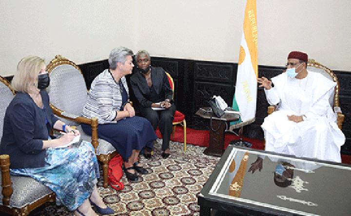 A la Présidence de la République : Le Chef de l’Etat reçoit la Commissaire aux Affaires Intérieures de l’Union Européenne et le Directeur Exécutif du PAM A la Présidence de la République : Le Chef de l’Etat reçoit la Commissaire aux Affaires Intérieures de l’Union Européenne et le Directeur Exécutif du PAM