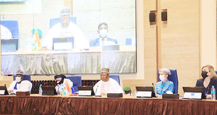 Lancement conjoint du plan de réponse humanitaire et du plan de soutien 2022 : Plus de 2,2 milliards de FCFA pour une cible plus de 3,6 millions de personnes, selon le Premier ministre Ouhoumoudou Mahamadou Lancement conjoint du plan de réponse humanitaire et du plan de soutien 2022 : Plus de 2,2 milliards de FCFA pour une cible plus de 3,6 millions de personnes, selon le Premier ministre Ouhoumoudou Mahamadou