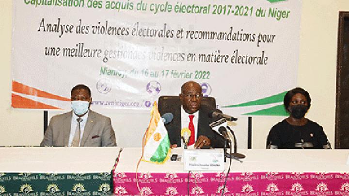 Atelier national sur la capitalisation des acquis du cycle électoral 2017-2021 : Tirer les leçons du passé et pérenniser les acquis de la CENI pour améliorer les futures échéances électorales Atelier national sur la capitalisation des acquis du cycle électoral 2017-2021 : Tirer les leçons du passé et pérenniser les acquis de la CENI pour améliorer les futures échéances électorales