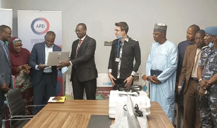Remise de don de matériels informatiques au Ministère des Finances : L’AFD soutient le renforcement des capacités des services des régies financières de l’Etat Remise de don de matériels informatiques au Ministère des Finances : L’AFD soutient le renforcement des capacités des services des régies financières de l’Etat