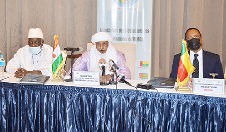 Réunion élargie de l’Association des Médiateurs des pays membres de l’UEMOA : Vers l’harmonisation des initiatives visant à améliorer le service public rendu aux citoyens et à renforcer l’intégration Réunion élargie de l’Association des Médiateurs des pays membres de l’UEMOA : Vers l’harmonisation des initiatives visant à améliorer le service public rendu aux citoyens et à renforcer l’intégration