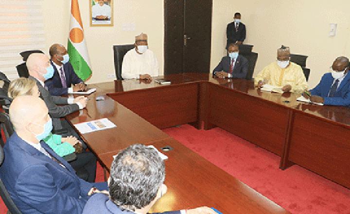 A la Primature : Le Chef du gouvernement reçoit une délégation de la Banque mondiale et celle de l’Association des Médiateurs des Pays membres de l’UEMOA A la Primature : Le Chef du gouvernement reçoit une délégation de la Banque mondiale et celle de l’Association des Médiateurs des Pays membres de l’UEMOA