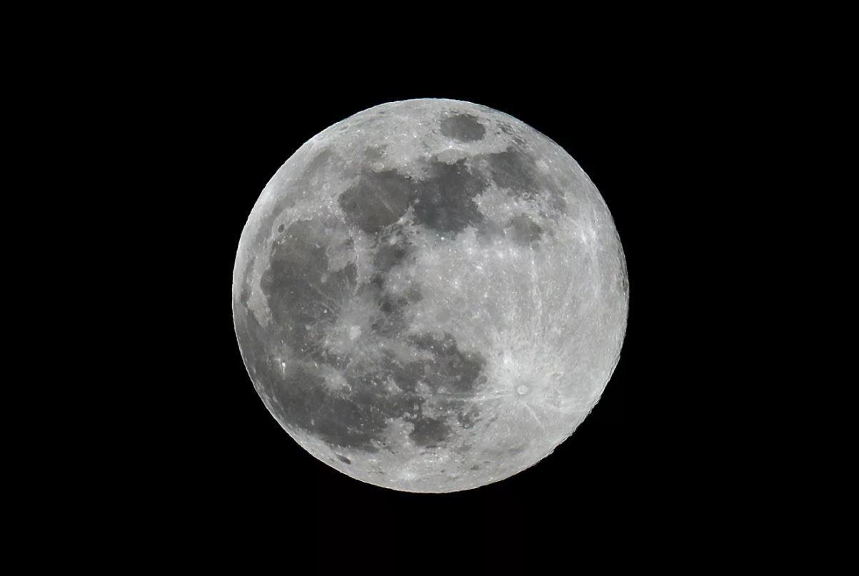 Une somme astronomique déboursée pour un fragment de météorite lunaire découvert au Sahara Une somme astronomique déboursée pour un fragment de météorite lunaire découvert au Sahara