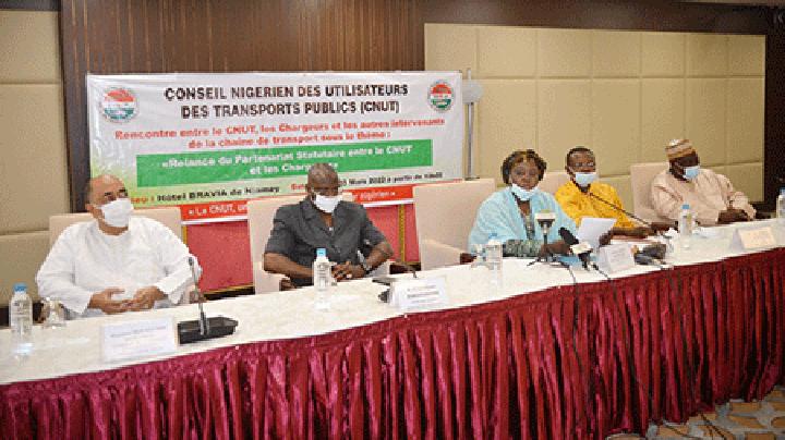 Rencontre entre le CNUT et les opérateurs économiques : Recueillir les préoccupations et suggestions des chargeurs et autres intervenants de la chaine de transport Rencontre entre le CNUT et les opérateurs économiques : Recueillir les préoccupations et suggestions des chargeurs et autres intervenants de la chaine de transport