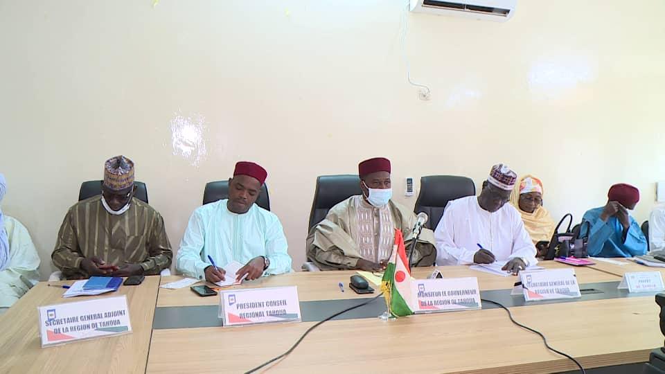Tahoua: Le gouverneur de la région rencontre les couches socio-professionnelles sur des questions sécuritaires au Niger et au Sahel Tahoua: Le gouverneur de la région rencontre les couches socio-professionnelles sur des questions sécuritaires au Niger et au Sahel