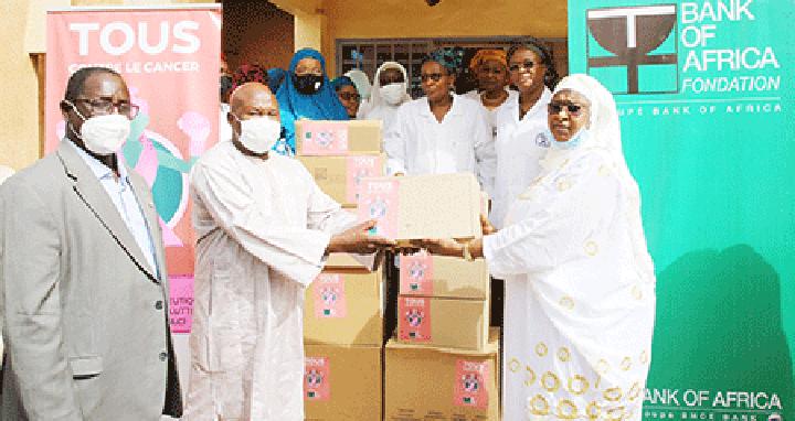 Célébration de la Journée internationale de la femme : Des produits pharmaceutiques d’une valeur d’environ 10 millions de FCFA mis à la disposition du CNLC par la Fondation BOA Niger Célébration de la Journée internationale de la femme : Des produits pharmaceutiques d’une valeur d’environ 10 millions de FCFA mis à la disposition du CNLC par la Fondation BOA Niger