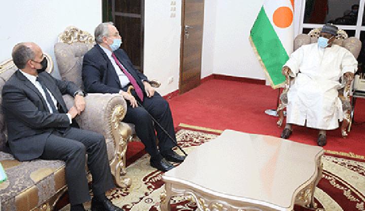 Visite de travail du président de la Commission des Affaires Etrangères et de la Coopération de l’Assemblée Nationale Française : M. Jean Louis Bourlanges reçu par le président de l’Assemblée nationale et par le Premier ministre Visite de travail du président de la Commission des Affaires Etrangères et de la Coopération de l’Assemblée Nationale Française : M. Jean Louis Bourlanges reçu par le président de l’Assemblée nationale et par le Premier ministre