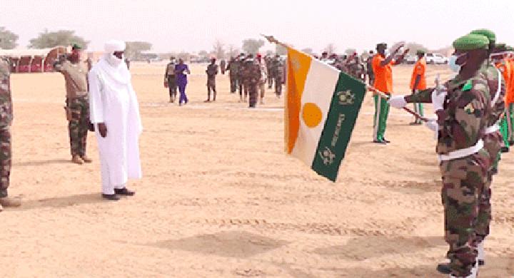 Cérémonie de présentation au drapeau du contingent 2021, au Centre d’Instruction de Zinder :, 1.525 jeunes soldats engagés dans la noble mission de la défense de la nation Cérémonie de présentation au drapeau du contingent 2021, au Centre d’Instruction de Zinder :, 1.525 jeunes soldats engagés dans la noble mission de la défense de la nation