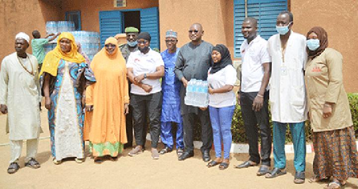 Célébration de la Journée internationale des droits de la femme 2022 : La société Belvie offre 300 kits d’eau minérale aux patientes de l’hôpital de l’amitié Niger-Turquie et du Centre Hospitalier Régional de Niamey Célébration de la Journée internationale des droits de la femme 2022 : La société Belvie offre 300 kits d’eau minérale aux patientes de l’hôpital de l’amitié Niger-Turquie et du Centre Hospitalier Régional de Niamey