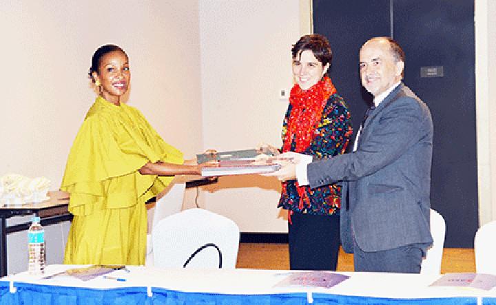 Signature de convention entre l’AFD et l’ONG Action Contre la Faim : Près de 5,2 milliards de FCFA pour le projet d’appui aux femmes de Diffa Signature de convention entre l’AFD et l’ONG Action Contre la Faim : Près de 5,2 milliards de FCFA pour le projet d’appui aux femmes de Diffa