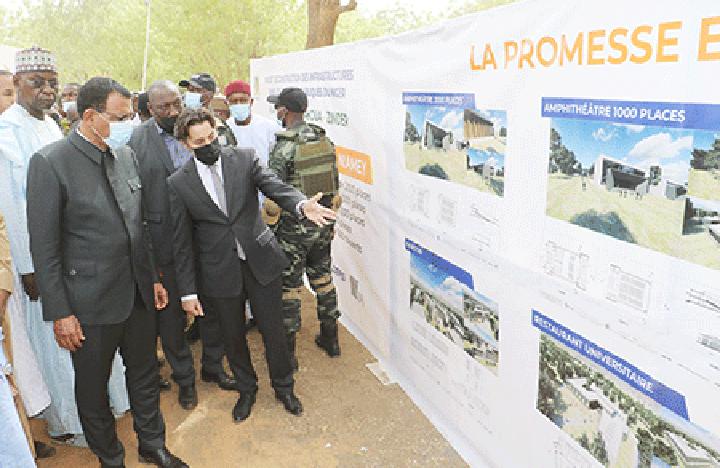 Inauguration et pose de la première pierre pour la construction d’infrastructures académiques par le Président de la République : Début d’un vaste programme d’investissements pour renforcer les capacités d’accueil des Universités publiques et améliorer la qualité de l’enseignement Inauguration et pose de la première pierre pour la construction d’infrastructures académiques par le Président de la République : Début d’un vaste programme d’investissements pour renforcer les capacités d’accueil des Universités publiques et améliorer la qualité de l’enseignement