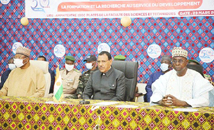 Célébration du cinquantenaire de la création de l’Université Abdou Moumouni de Niamey : Le Chef de l’Etat plaide pour la transformation de l’Université pour en faire une référence continentale Célébration du cinquantenaire de la création de l’Université Abdou Moumouni de Niamey : Le Chef de l’Etat plaide pour la transformation de l’Université pour en faire une référence continentale