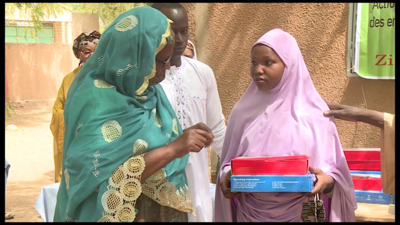 22 Filles affectées par divers handicaps bénéficient des appareils d’apprentissage en audio et langues de signes par l’ONG Murna Yara 22 Filles affectées par divers handicaps bénéficient des appareils d’apprentissage en audio et langues de signes par l’ONG Murna Yara