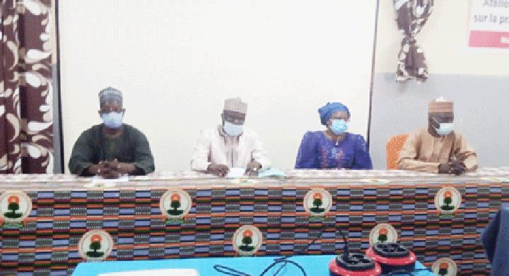 Enrichissement et validation du code social sur la pratique de l’expression de la parenté à plaisanterie : Un outil pédagogique pour pérenniser une pratique ancestrale essentielle à la cohésion sociale Enrichissement et validation du code social sur la pratique de l’expression de la parenté à plaisanterie : Un outil pédagogique pour pérenniser une pratique ancestrale essentielle à la cohésion sociale