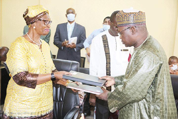 Signature du Plan de Travail 2022-2023 entre l’Organisation Mondiale de la Santé et le Ministère de la Santé Publique : Une nouvelle approche pour couvrir plusieurs domaines dont la couverture sanitaire universelle Signature du Plan de Travail 2022-2023 entre l’Organisation Mondiale de la Santé et le Ministère de la Santé Publique : Une nouvelle approche pour couvrir plusieurs domaines dont la couverture sanitaire universelle