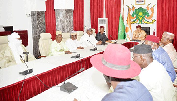 A la Présidence de la République : Le Chef de l’Etat reçoit le comité d’organisation du Forum de Tillabéri A la Présidence de la République : Le Chef de l’Etat reçoit le comité d’organisation du Forum de Tillabéri