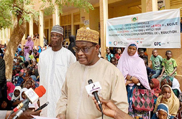 Lancement du Fonds commun sectoriel de l’éducation : Une subvention de 3,7 millions de francs CFA octroyée à l’école Saga Gorou 1 Lancement du Fonds commun sectoriel de l’éducation : Une subvention de 3,7 millions de francs CFA octroyée à l’école Saga Gorou 1