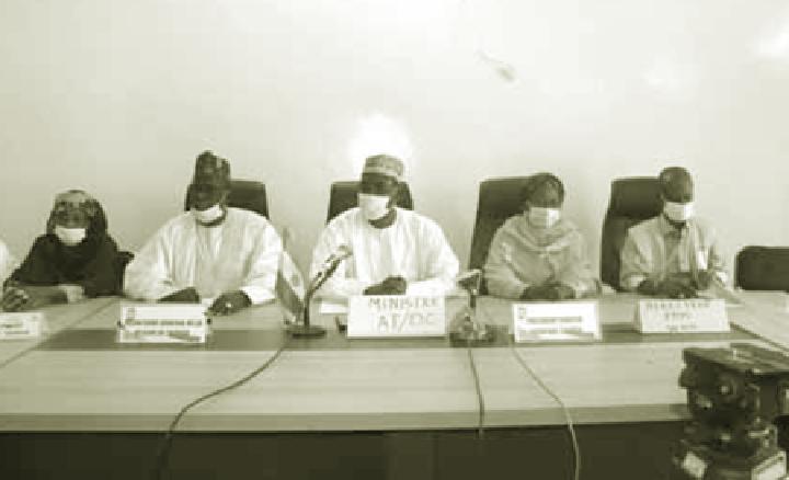 Visite du ministre de l’Aménagement du Territoire et du Développement Communautaire à Tahoua : M. Maman Ibrahim Mahaman procède à l’inauguration du bureau régional de WHH-Welthungerhilfe et au lancement de deux projets de ladite Ong. Visite du ministre de l’Aménagement du Territoire et du Développement Communautaire à Tahoua : M. Maman Ibrahim Mahaman procède à l’inauguration du bureau régional de WHH-Welthungerhilfe et au lancement de deux projets de ladite Ong.