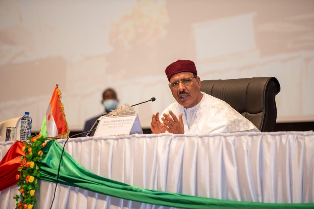 Journée de la femme Nigérienne 2022 : Le Président Mohamed Bazoum demande aux femmes d’être actrices dans la sensibilisation pour une transition démographique Journée de la femme Nigérienne 2022 : Le Président Mohamed Bazoum demande aux femmes d’être actrices dans la sensibilisation pour une transition démographique