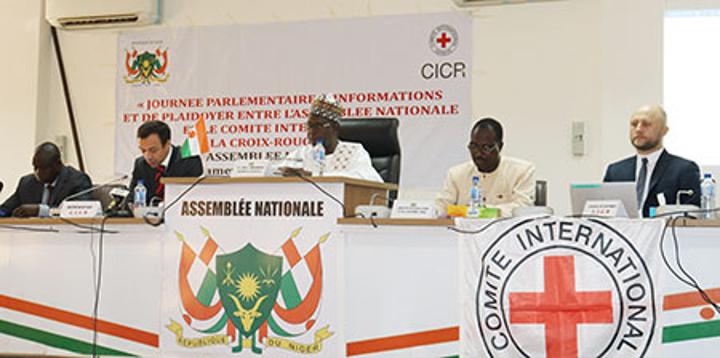 Journée parlementaire d’information sur la mise en œuvre du DIH au Niger : Echange constructif avec les députés nationaux sur l’identification des priorités Journée parlementaire d’information sur la mise en œuvre du DIH au Niger : Echange constructif avec les députés nationaux sur l’identification des priorités