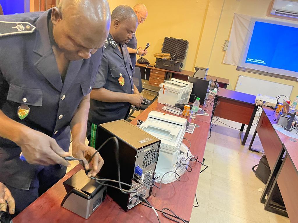 Projet ECI au Niger : La Police territoriale outillée pour lutter efficacement contre les réseaux de trafic illicite de migrants, la traite des personnes et la fraude documentaire Projet ECI au Niger : La Police territoriale outillée pour lutter efficacement contre les réseaux de trafic illicite de migrants, la traite des personnes et la fraude documentaire