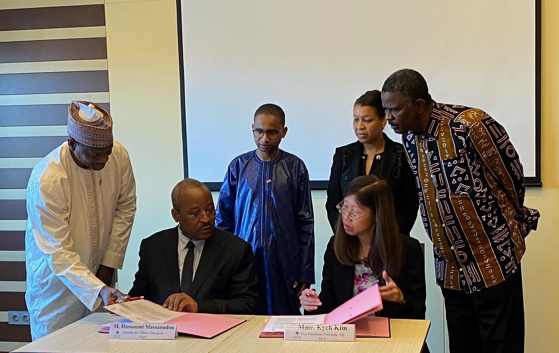 Des progrès vers la signature d’accords de subvention entre les États-Unis, le Bénin et le Niger pour le développement transfrontalier Des progrès vers la signature d’accords de subvention entre les États-Unis, le Bénin et le Niger pour le développement transfrontalier