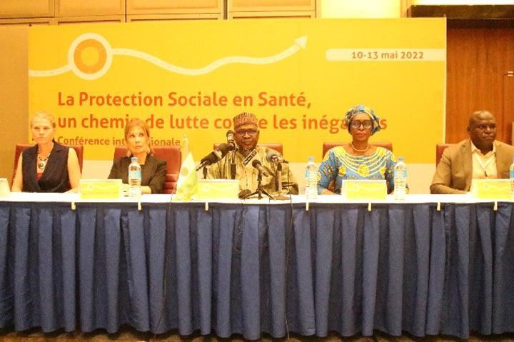 Réception offerte par les femmes du cabinet du Premier ministre en présence de Mme Hadjia Hadizatou Ouhoumoudou Mahamadou. Réception offerte par les femmes du cabinet du Premier ministre en présence de Mme Hadjia Hadizatou Ouhoumoudou Mahamadou.