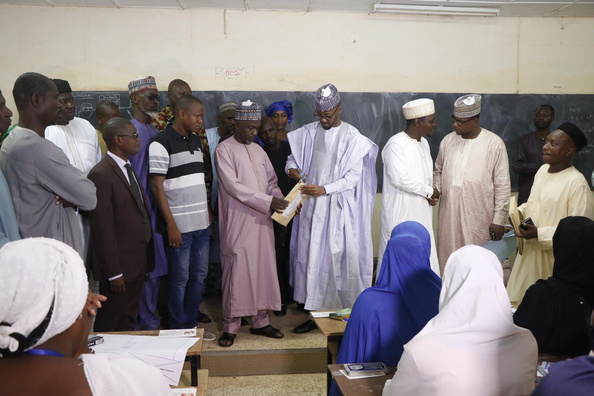 BEP d’Etat 2022 : 10375 candidats répartis dans 38 jury affrontent les épreuves écrites de ces examens BEP d’Etat 2022 : 10375 candidats répartis dans 38 jury affrontent les épreuves écrites de ces examens