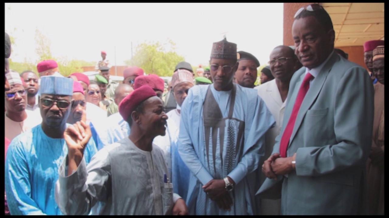 Le Ministre de l’Education Nationale donne officiellement le coup d’envoi des épreuves écrites du BEPC au CES Barma Moustapha de Zinder Le Ministre de l’Education Nationale donne officiellement le coup d’envoi des épreuves écrites du BEPC au CES Barma Moustapha de Zinder