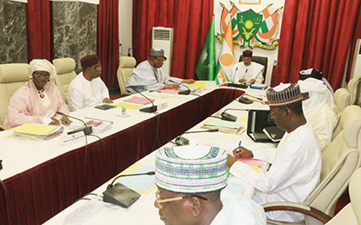 Au Conseil des ministres : Adoption du projet de décret portant Plan de Développement Economique et Social (PDES) 2022-2026. Au Conseil des ministres : Adoption du projet de décret portant Plan de Développement Economique et Social (PDES) 2022-2026.