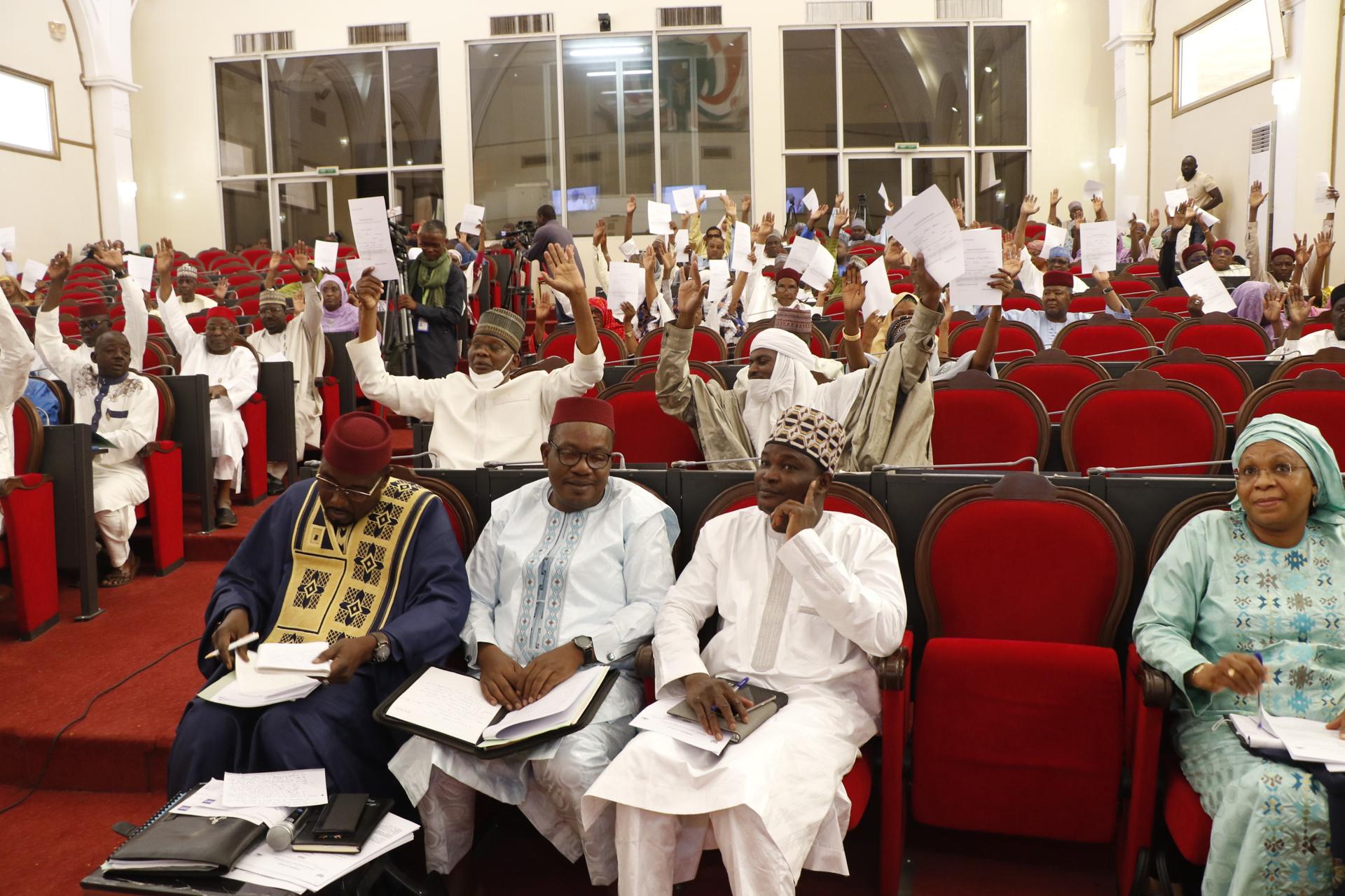 Le Gouvernement entend électrifier plus de 2.000 nouvelles localités du pays dans le cadre du projet Haské Le Gouvernement entend électrifier plus de 2.000 nouvelles localités du pays dans le cadre du projet Haské