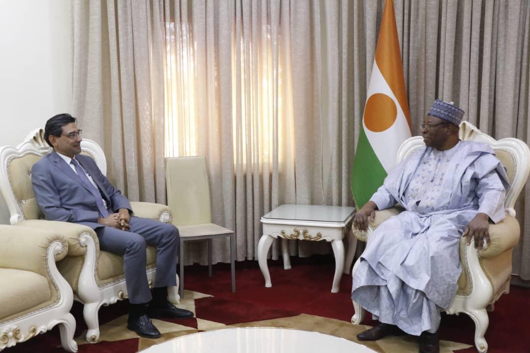 Le Premier Ministre Ouhoumoudou Mahamadou reçoit l’ambassadeur de la Turquie au Niger. Le Premier Ministre Ouhoumoudou Mahamadou reçoit l’ambassadeur de la Turquie au Niger.