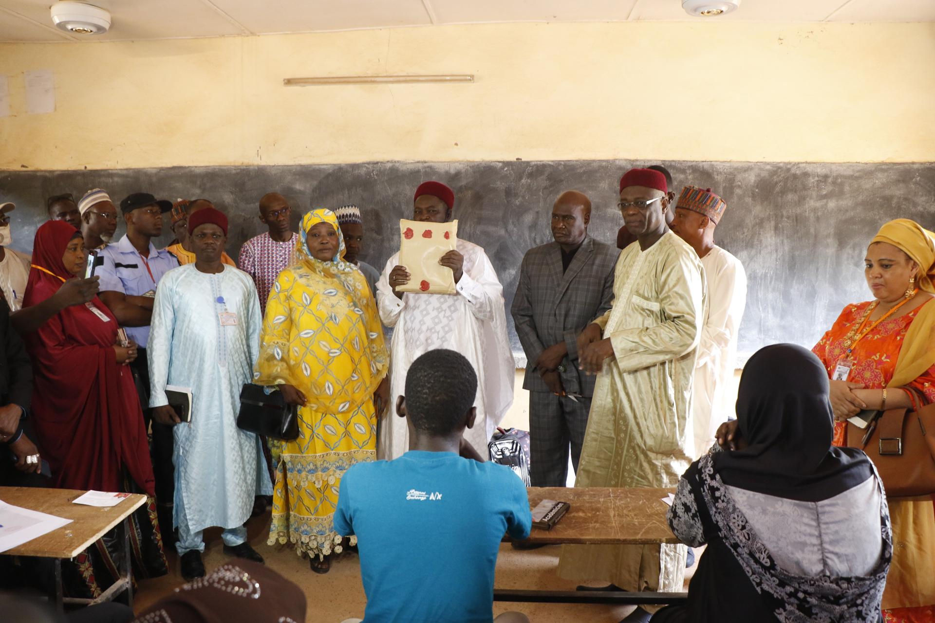 Le Gouverneur de Niamey donne le coup d’envoi des Epreuves écrites du BEPC session 2022 Le Gouverneur de Niamey donne le coup d’envoi des Epreuves écrites du BEPC session 2022
