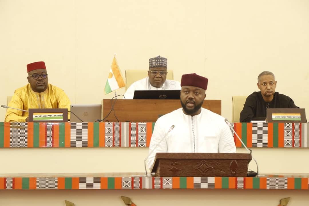 Pénurie du Gasoil : Cette situation que nous vivons est justement liée au prix très attractif que nous menons et aussi à la disponibilité de notre stock Pénurie du Gasoil : Cette situation que nous vivons est justement liée au prix très attractif que nous menons et aussi à la disponibilité de notre stock