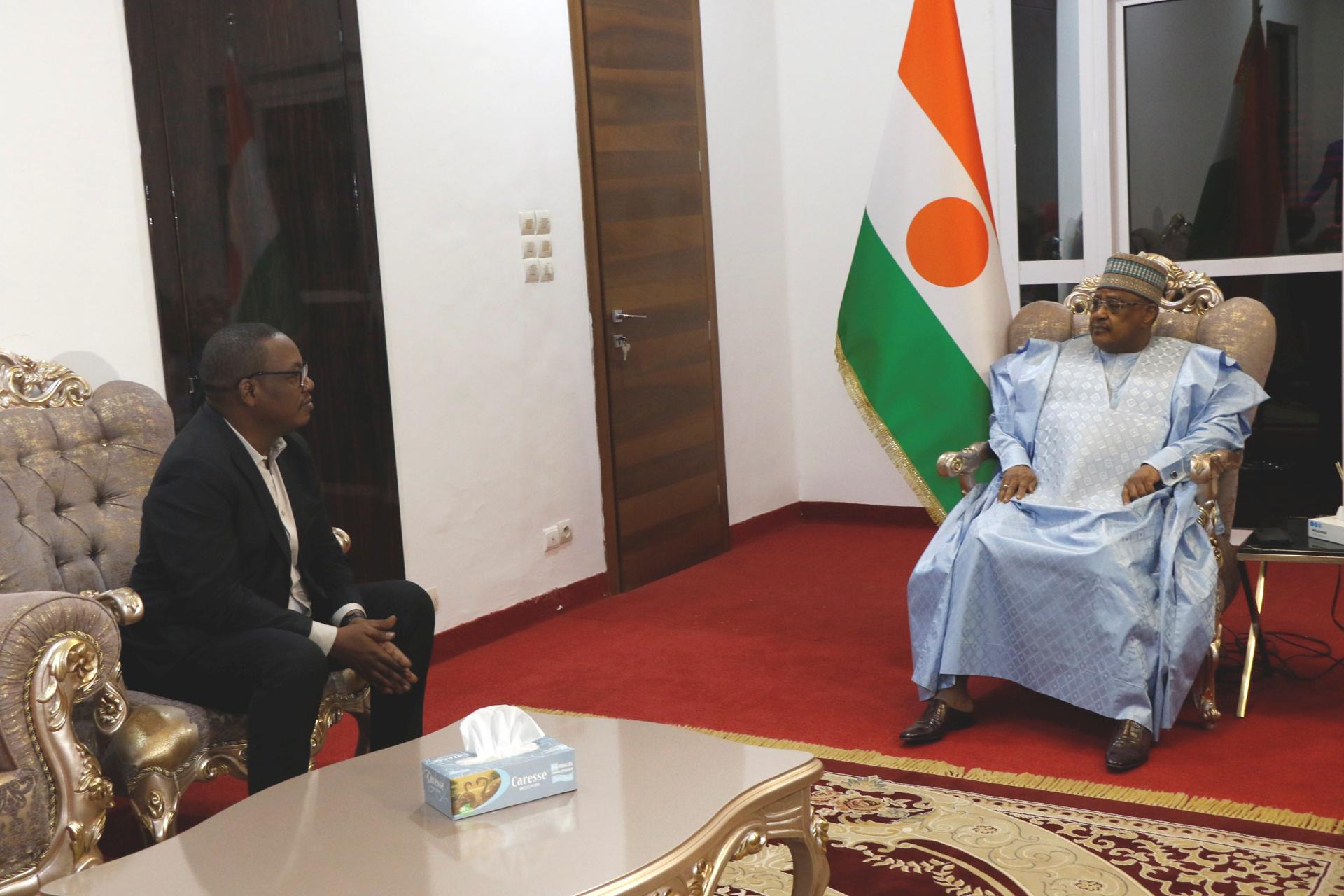 Visites de prise de contact du ministre de la communication chargé des relations avec les institutions au niveau de l’Assemblée Nationale et la Cour Constitutionnelle Visites de prise de contact du ministre de la communication chargé des relations avec les institutions au niveau de l’Assemblée Nationale et la Cour Constitutionnelle