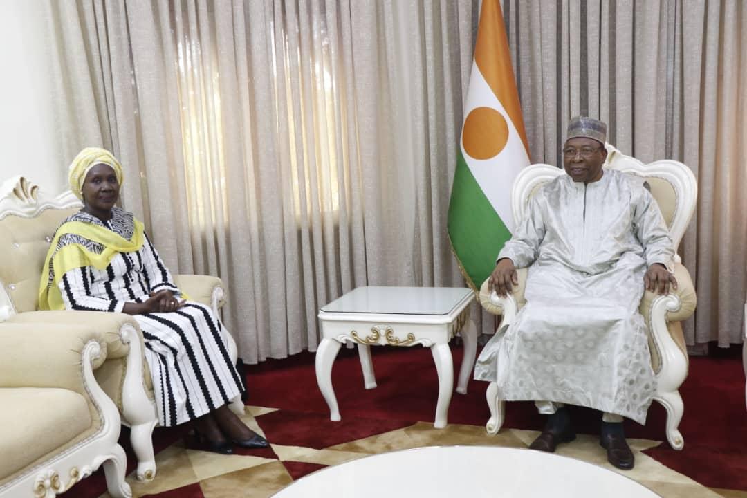 La Représentante Résidente du PNUD au Niger fait ses adieux au Premier Ministre Ouhoumoudou Mahamadou La Représentante Résidente du PNUD au Niger fait ses adieux au Premier Ministre Ouhoumoudou Mahamadou
