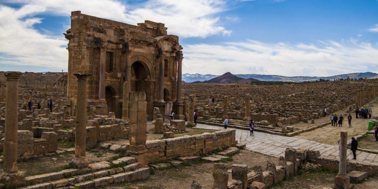 En Afrique francophone, les historiens face au grand retour du « roman national » En Afrique francophone, les historiens face au grand retour du « roman national »
