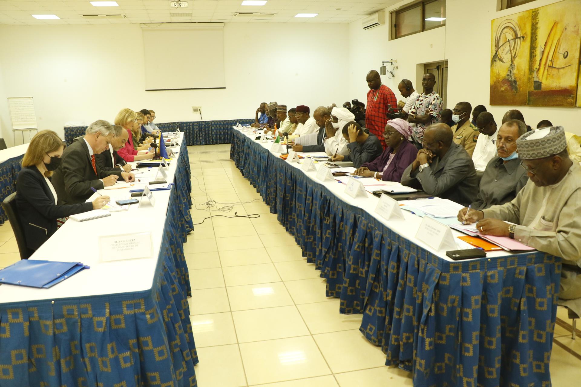 Niamey : Tenue de la 1ère réunion du dialogue politique de l’année 2022 entre le Niger et l’Union Européenne Niamey : Tenue de la 1ère réunion du dialogue politique de l’année 2022 entre le Niger et l’Union Européenne