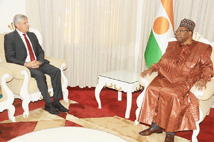 Au Cabinet du Premier ministre : Le Chef du Gouvernement reçoit le directeur général d’ICMPD et le Chargé d’Affaires sortant de l’Ambassade du Luxembourg au Niger Au Cabinet du Premier ministre : Le Chef du Gouvernement reçoit le directeur général d’ICMPD et le Chargé d’Affaires sortant de l’Ambassade du Luxembourg au Niger