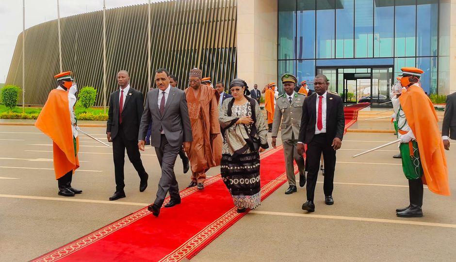 Le Président de la République Mohamed Bazoum effectue une visite d’Amitié et de Travail en Algérie Le Président de la République Mohamed Bazoum effectue une visite d’Amitié et de Travail en Algérie