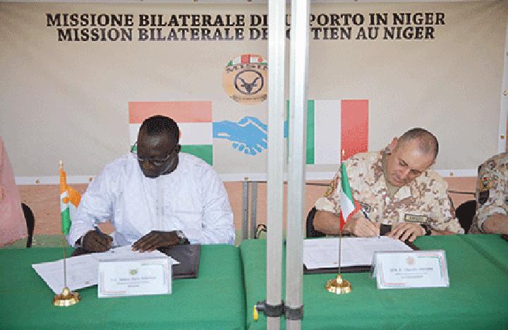 Réception d’un don de matériel sportif au ministère de la Jeunesse et du Sport : La mission Civilo-Militaire de la Coopération Italienne au Niger renforce les capacités des structures de jeunesse et du sport Réception d’un don de matériel sportif au ministère de la Jeunesse et du Sport : La mission Civilo-Militaire de la Coopération Italienne au Niger renforce les capacités des structures de jeunesse et du sport