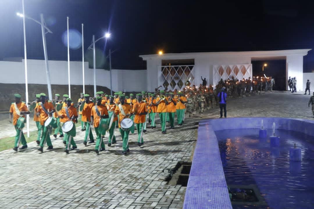 Fête de l’indépendance : Le Président Mohamed Bazoum reçoit les honneurs d’un détachement des FDS de Tillabéri Fête de l’indépendance : Le Président Mohamed Bazoum reçoit les honneurs d’un détachement des FDS de Tillabéri