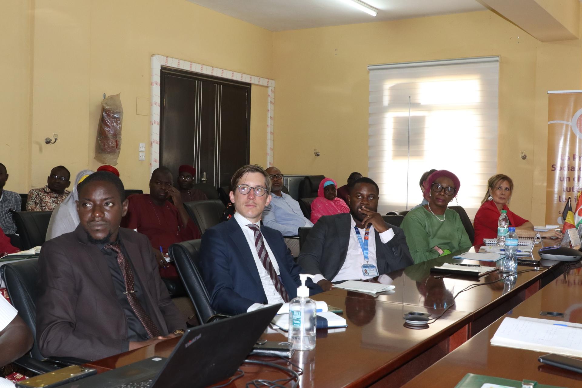 Niamey : Le Ministre en charge de la santé Publique reçoit officiellement les conclusions de la conférence internationale sur la Protection Sociale en Santé Niamey : Le Ministre en charge de la santé Publique reçoit officiellement les conclusions de la conférence internationale sur la Protection Sociale en Santé